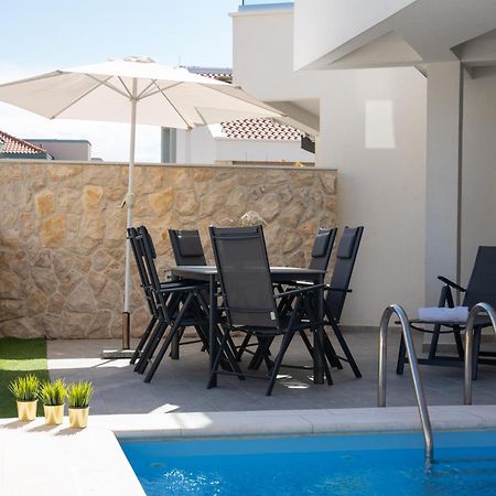 Apartment Funtastic With Private Pool Novalja Exteriör bild