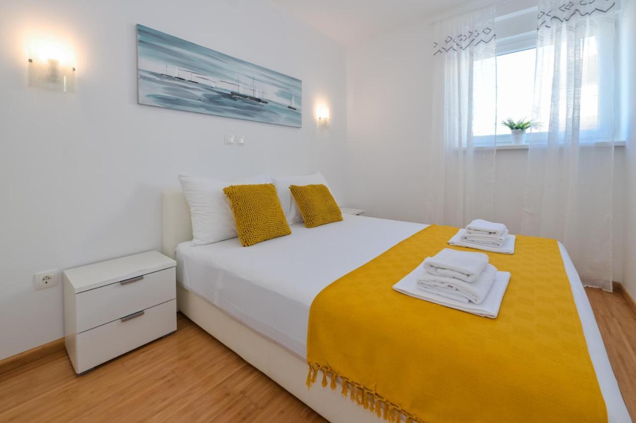 Apartment Funtastic With Private Pool Novalja Exteriör bild