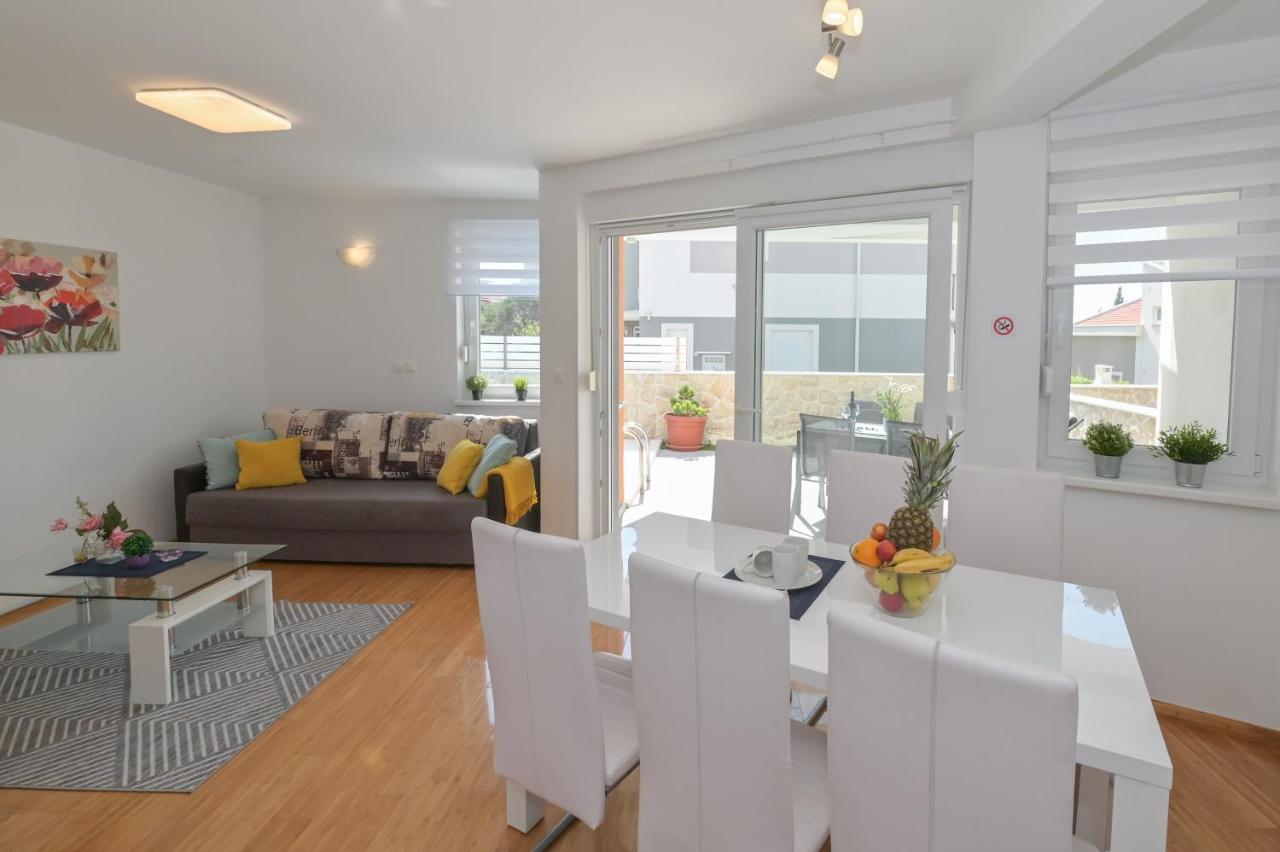Apartment Funtastic With Private Pool Novalja Exteriör bild