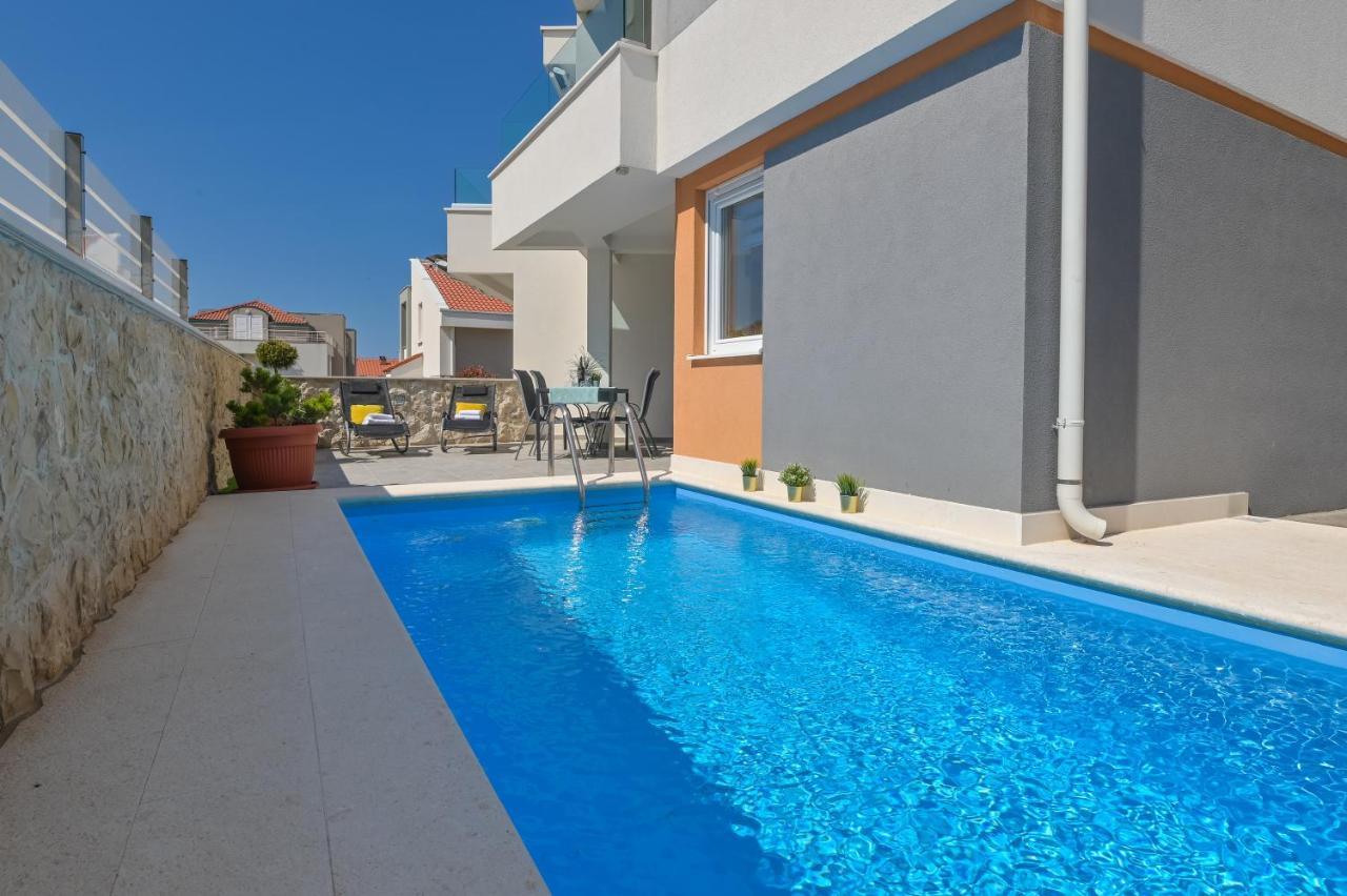 Apartment Funtastic With Private Pool Novalja Exteriör bild
