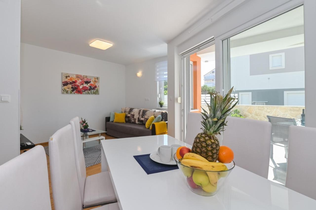 Apartment Funtastic With Private Pool Novalja Exteriör bild