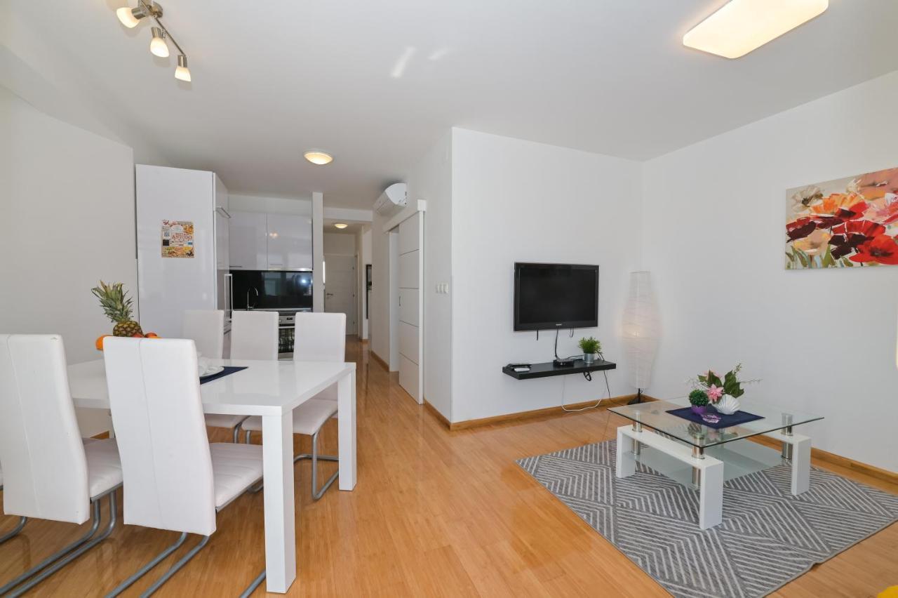 Apartment Funtastic With Private Pool Novalja Exteriör bild