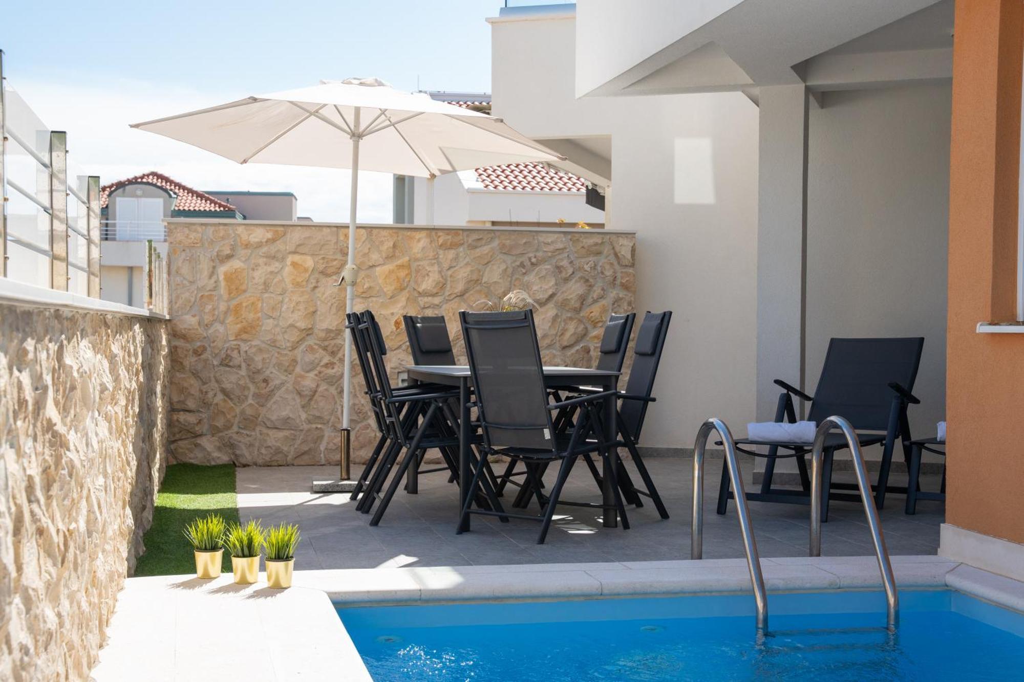 Apartment Funtastic With Private Pool Novalja Exteriör bild